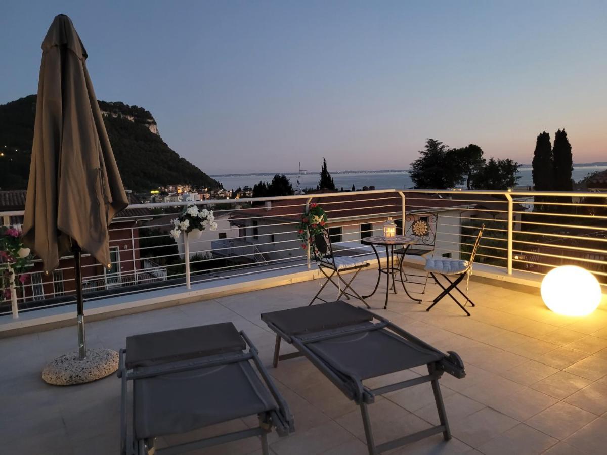 Garda View - Nuovo Appartamento Con Solarium Vista Lago Exterior foto